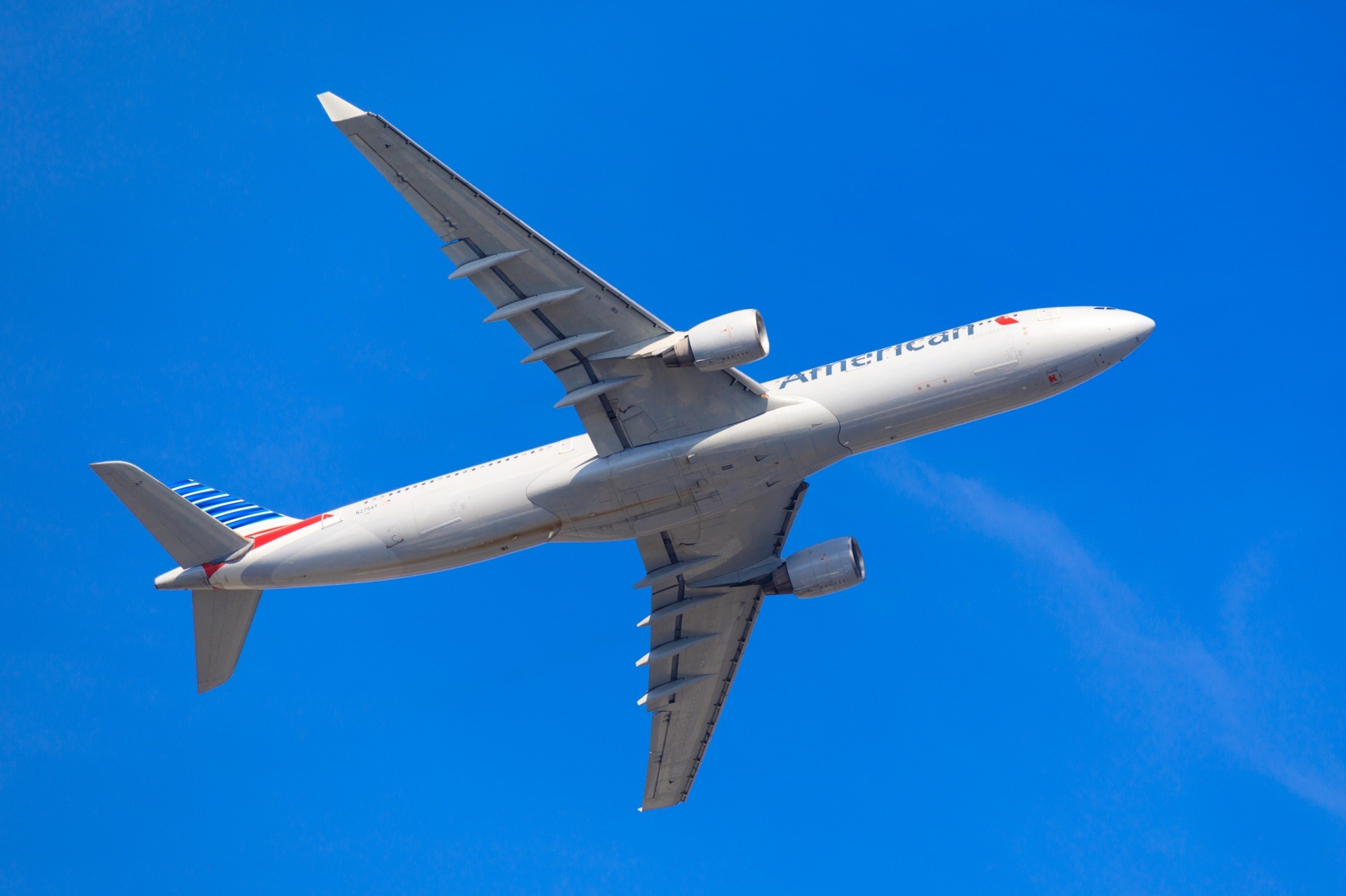 Why Do Airplanes Store Fuel in Their Wings?